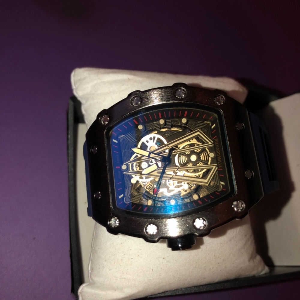 Luxury Watch - Picture 6 of 9